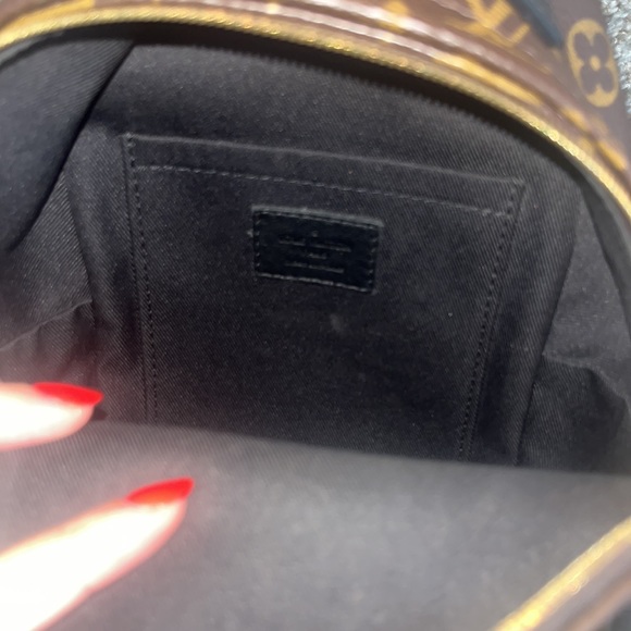 LV min backpack like brand new - Picture 4 of 4